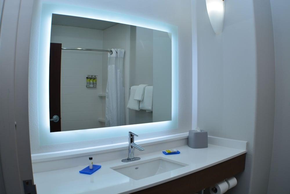 Holiday Inn Express Seguin By Ihg Exterior foto